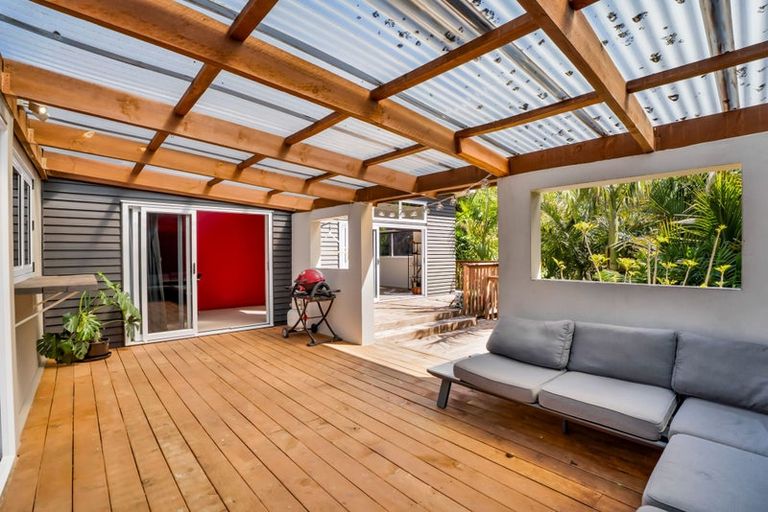 Photo of property in 70 Seaview Road, Marfell, New Plymouth, 4310