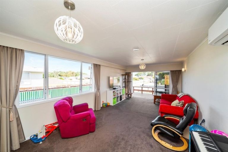 Photo of property in 114 Fairfield Road, Hawera, 4610