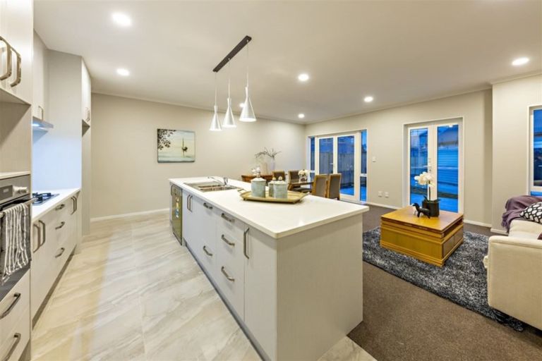 Photo of property in 8 Warbler Crescent, Papakura, 2110