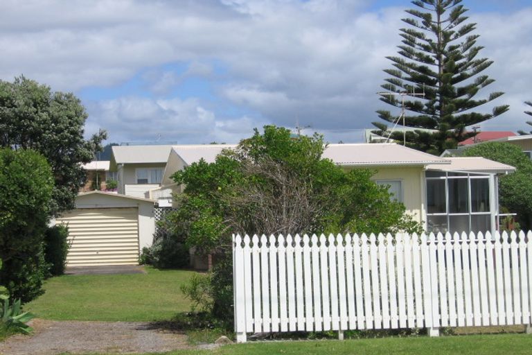 Photo of property in 32 Broadway Road, Waihi Beach, 3611