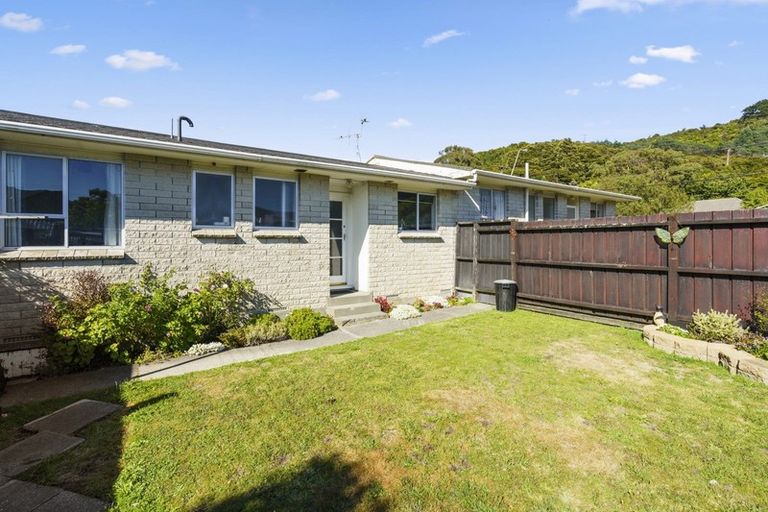Photo of property in 186b Wellington Road, Wainuiomata, Lower Hutt, 5014