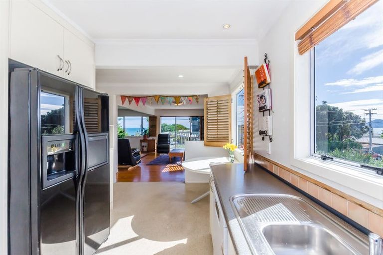 Photo of property in 28 Aperahama Street, Paekakariki, 5034
