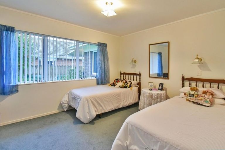 Photo of property in 2 Tuakura Way, The Gardens, Auckland, 2105