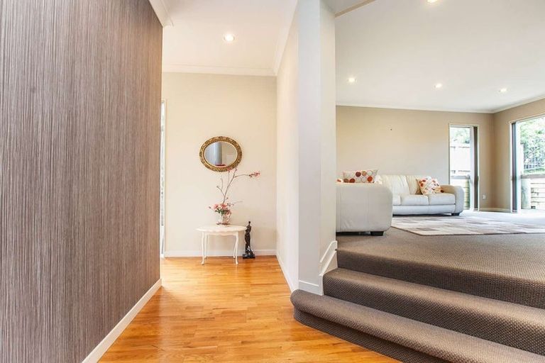 Photo of property in 6 Hilton Close, Fairview Heights, Auckland, 0632