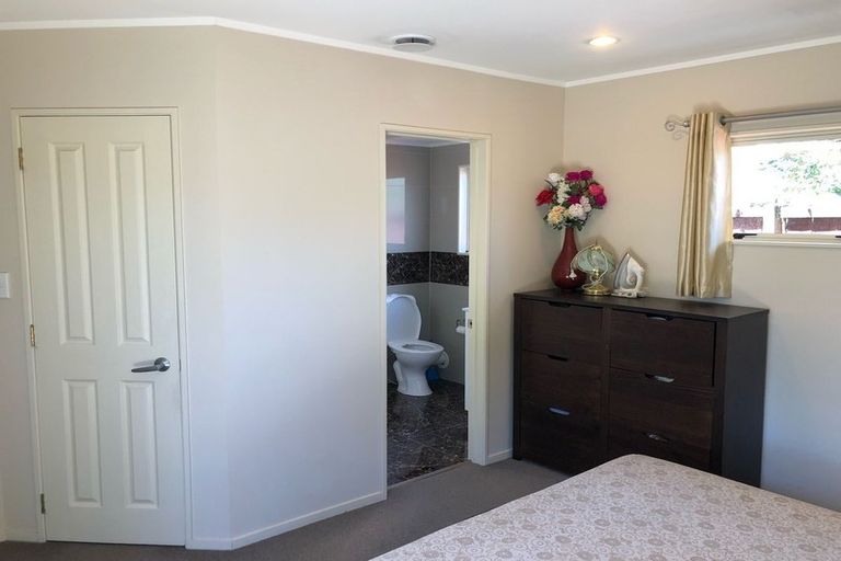 Photo of property in 100 Westerham Drive, Dannemora, Auckland, 2016