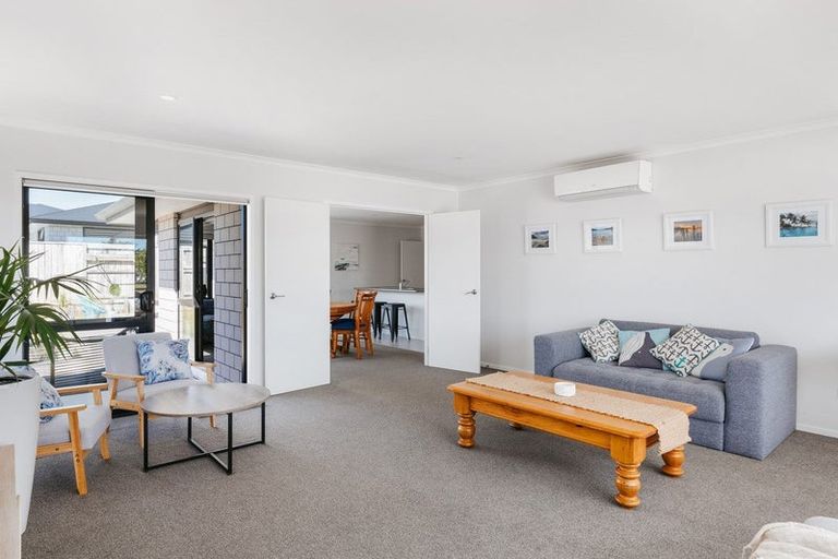 Photo of property in 6 Harding Drive, Papamoa Beach, Papamoa, 3118