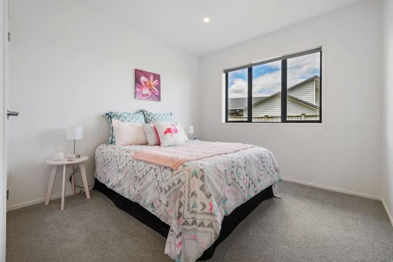 Photo of property in 28 Kilmacrennan Drive, Rosehill, Papakura, 2113