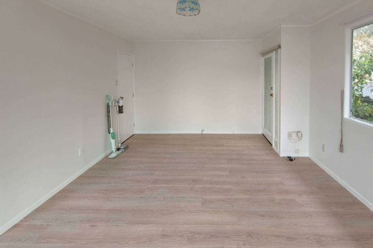 Photo of property in 10 Mile Place, Henderson, Auckland, 0612