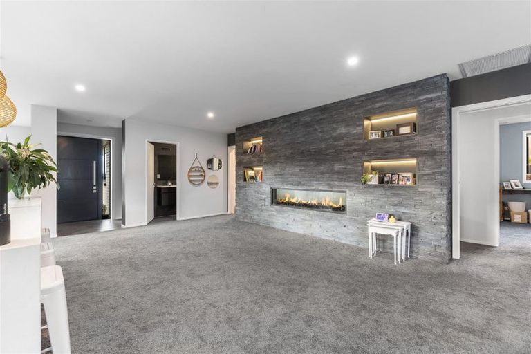 Photo of property in 31 Kingfisher Crescent, Albert Town, Wanaka, 9305