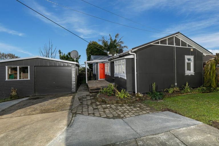 Photo of property in 117 Te Atatu Road, Te Atatu South, Auckland, 0610