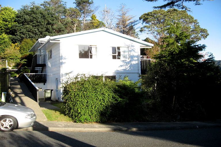 Photo of property in 13 Takanini Grove, Stokes Valley, Lower Hutt, 5019