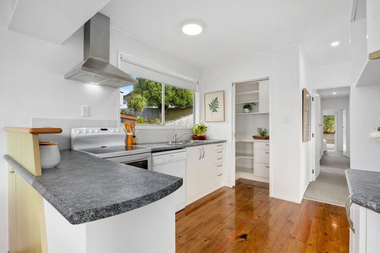 Photo of property in 3 Idyll Place, Northcross, Auckland, 0632