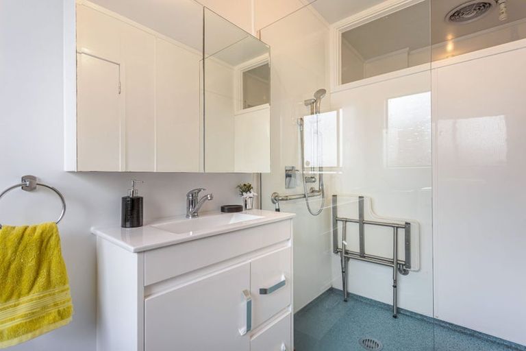 Photo of property in 3/12 Sunnyside Road, Sunnyvale, Auckland, 0612