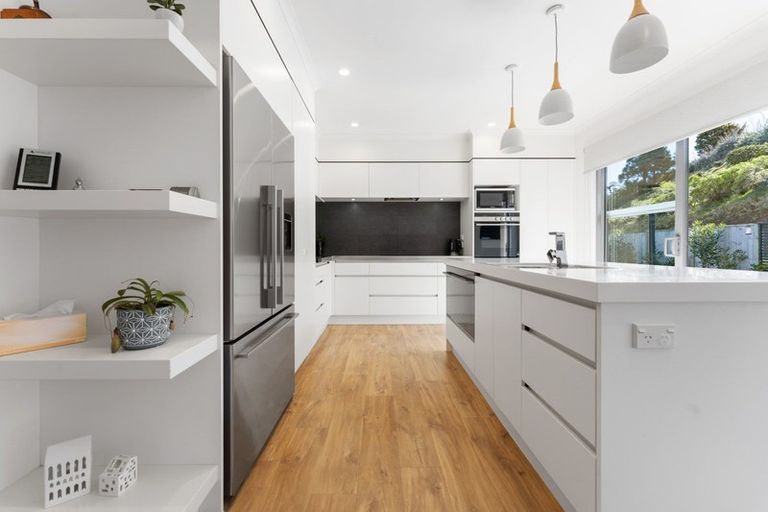 Photo of property in 18 Fernbrook Drive, Hurworth, New Plymouth, 4310