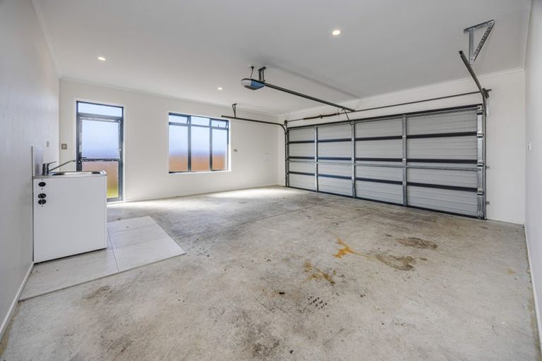 Photo of property in 6 Malbec Place, Huapai, Kumeu, 0810