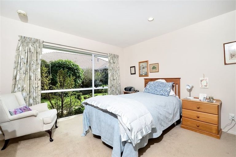 Photo of property in 22 Suncrest Drive, West Harbour, Auckland, 0618