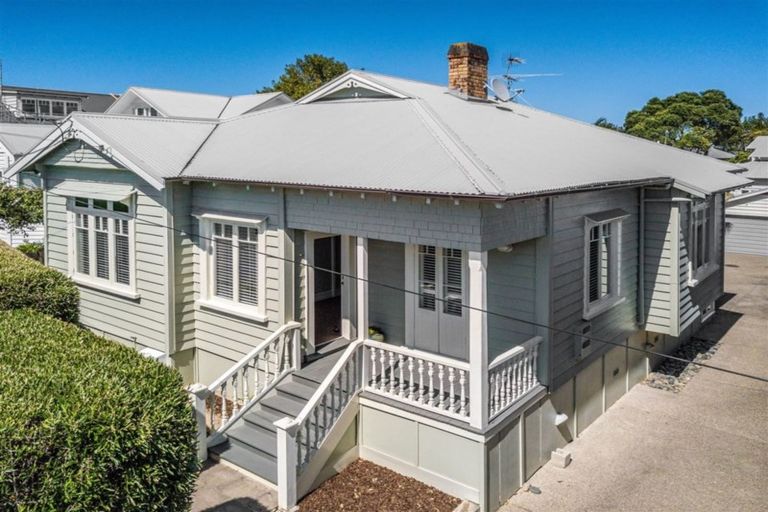 Photo of property in 173 Vauxhall Road, Narrow Neck, Auckland, 0624