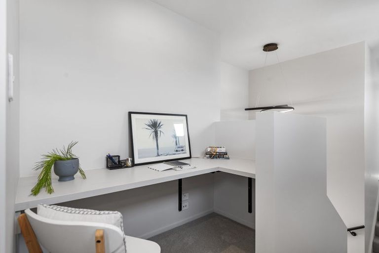 Photo of property in 98 Willowview Drive, Redwood, Christchurch, 8051