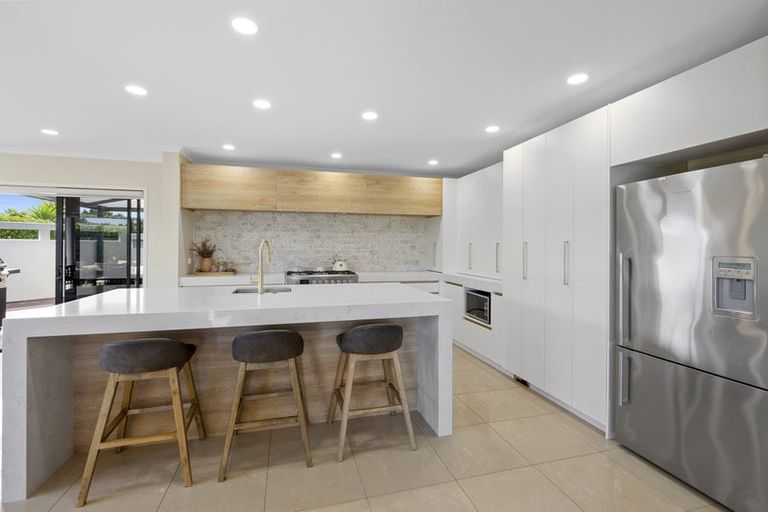 Photo of property in 9 Sampson Avenue, Waiwhakaiho, New Plymouth, 4312