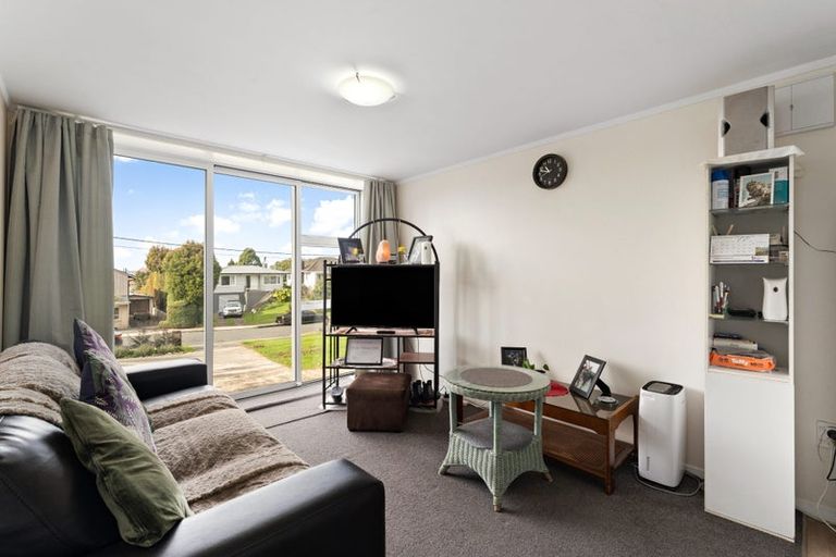 Photo of property in 6 Merville Avenue, Te Atatu South, Auckland, 0610