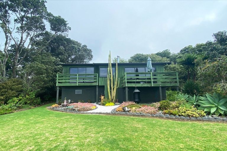 Photo of property in 1736 East Coast Road, Whakatiwai, Miranda, 2473