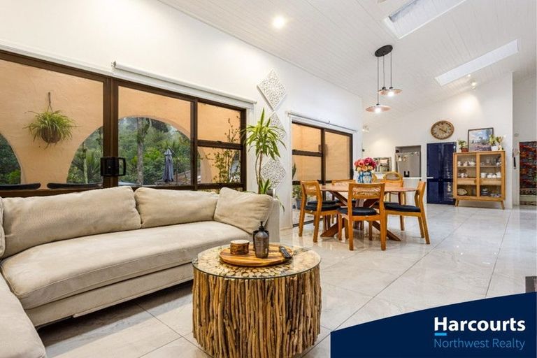 Photo of property in 719 Scenic Drive, Henderson Valley, Auckland, 0612