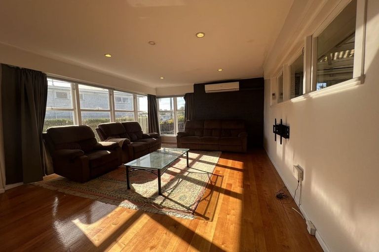 Photo of property in 37 Beaumonts Way, Manurewa, Auckland, 2102