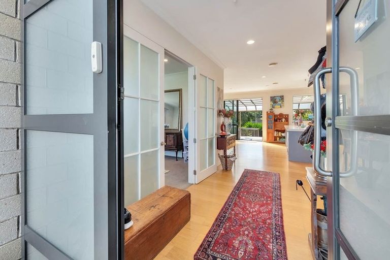 Photo of property in 2 Viridian Lane, Greenhithe, Auckland, 0632