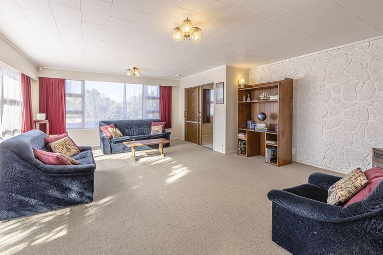 Photo of property in 16 Dunk Place, Milson, Palmerston North, 4414