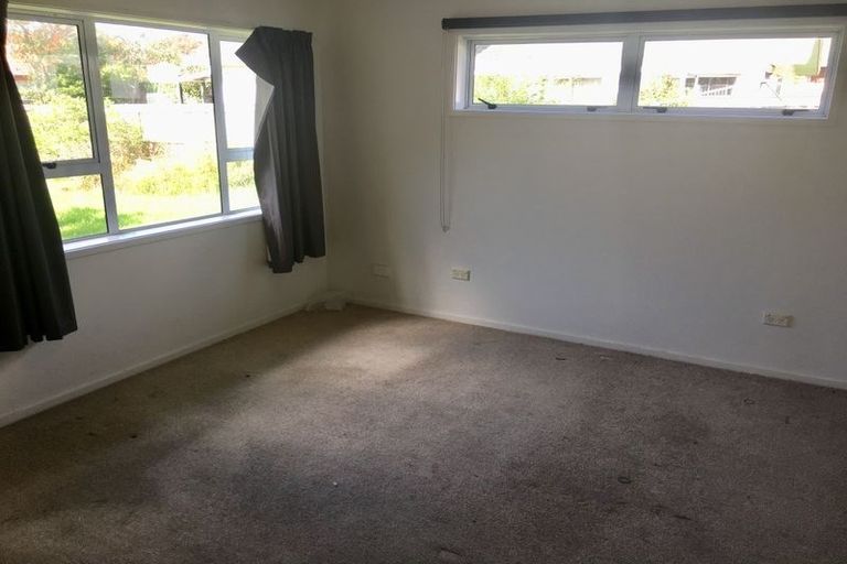 Photo of property in 3 Lochend Place, Highland Park, Auckland, 2010