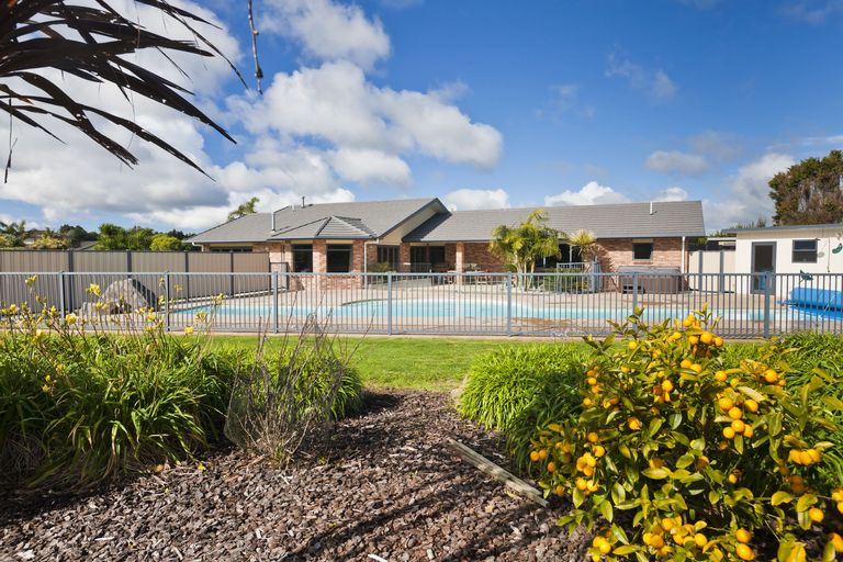 Photo of property in 16 Cairn Way, Te Kamo, Kamo, 0185