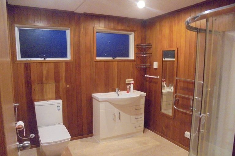 Photo of property in 12 Erica Road, Sunnynook, Auckland, 0620