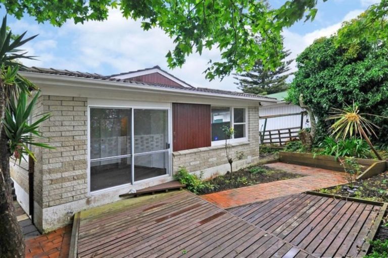 Photo of property in 1 Iorangi Place, Hillpark, Auckland, 2102