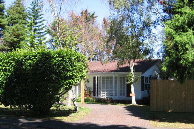 Photo of property in 15 St Catherine Crescent, West Harbour, Auckland, 0618