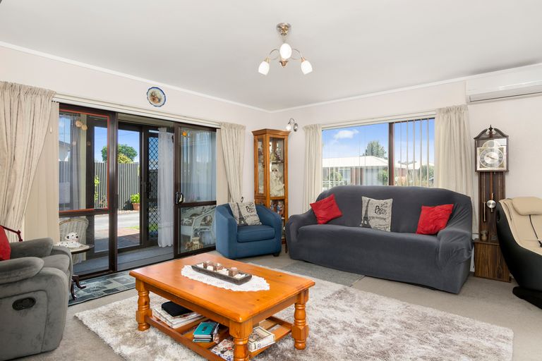 Photo of property in 17a Pemberton Crescent, Greerton, Tauranga, 3112