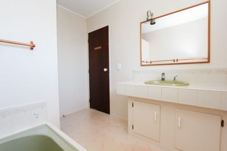 Photo of property in 22 Knightsbridge Place, Dinsdale, Hamilton, 3204