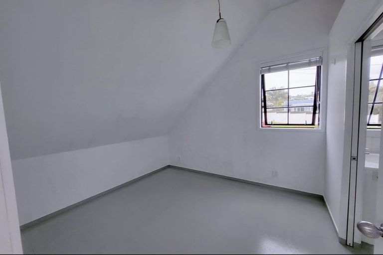 Photo of property in 1/17 Sandown Road, Rothesay Bay, Auckland, 0630