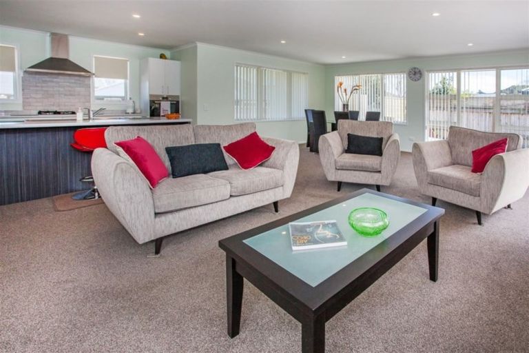 Photo of property in 80 Golden Shore Place, Coromandel, 3506