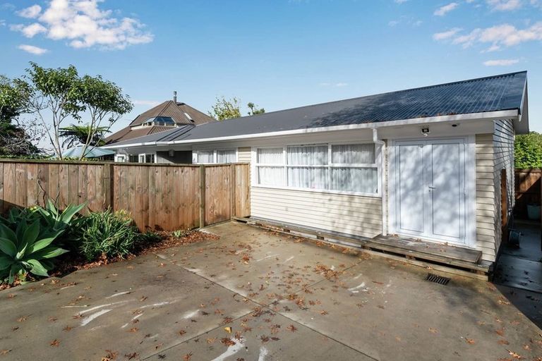 Photo of property in 55 Paparoa Road, Cockle Bay, Auckland, 2014