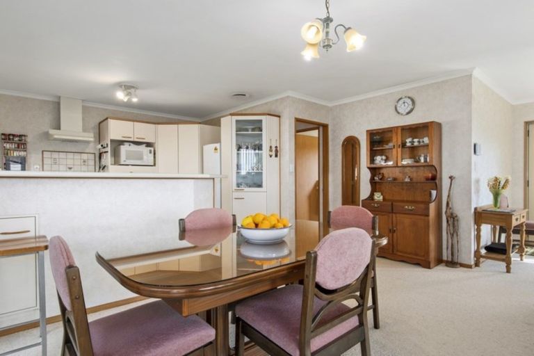 Photo of property in 17 Pampas Grove, Welcome Bay, Tauranga, 3112