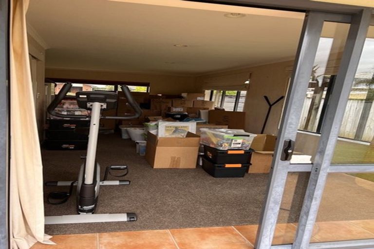 Photo of property in 28 Feeny Crescent, East Tamaki, Auckland, 2013