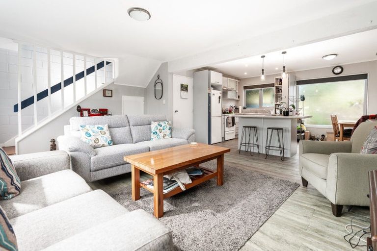 Photo of property in 11 Hollydale Grove, Churton Park, Wellington, 6037