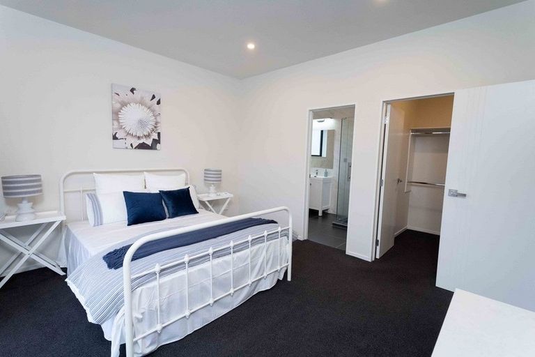 Photo of property in 2 Darley Way, Papakura, 2110