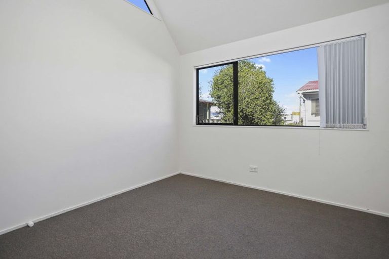 Photo of property in 2/30 Tristram Avenue, Forrest Hill, Auckland, 0620