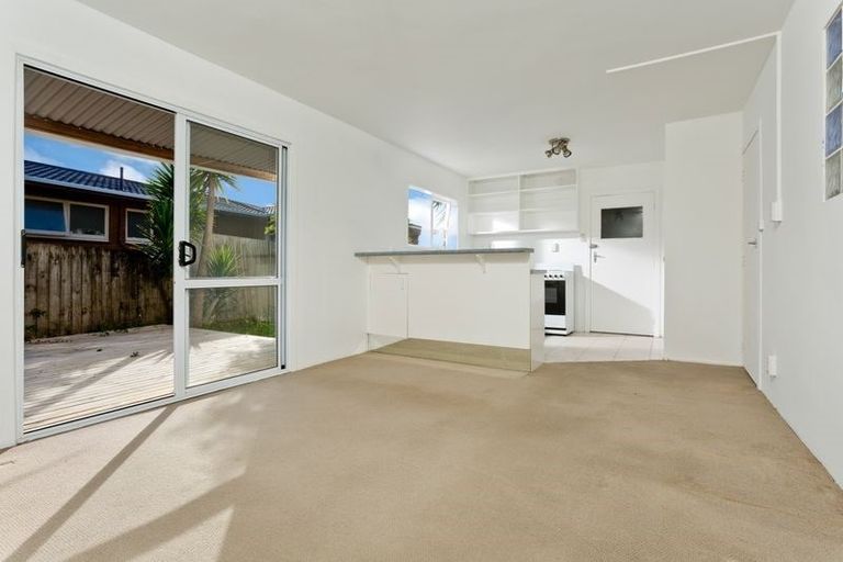 Photo of property in 2/20 Pemberton Avenue, Bayview, Auckland, 0629