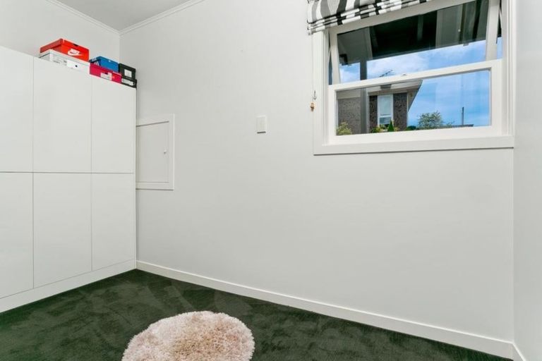 Photo of property in 2/33 Hyde Road, Rothesay Bay, Auckland, 0630