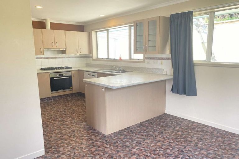 Photo of property in 89c Poplar Grove, Whalers Gate, New Plymouth, 4310