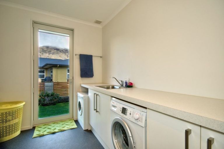 Photo of property in 10 Coburn Place, Lake Hayes, Queenstown, 9304