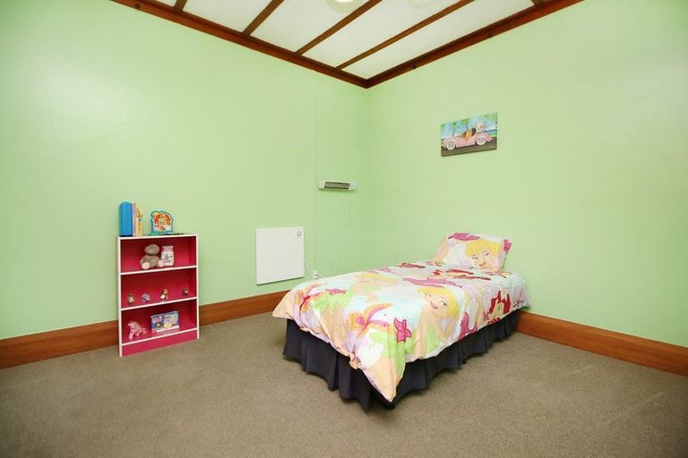 Photo of property in 17 Kingswood Street, Takaro, Palmerston North, 4412