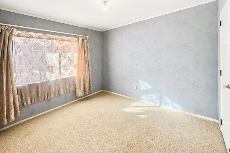 Photo of property in 1/81 Aviemore Drive, Highland Park, Auckland, 2010